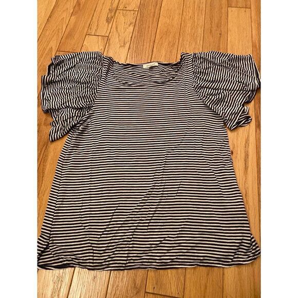 Max Studio, women's black/white striped with short flutter sleeves size small - Picture 1 of 6